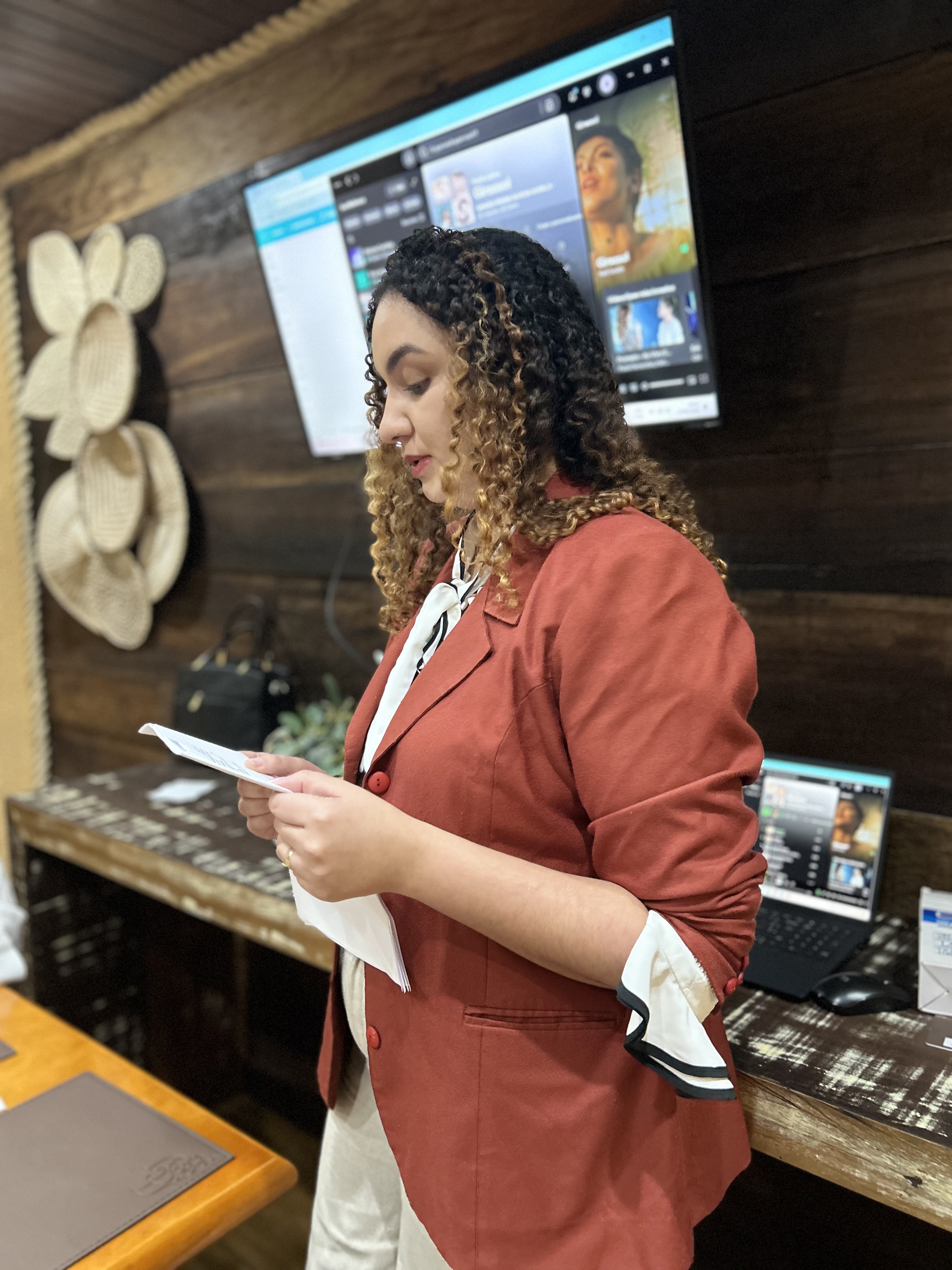 Nossa equipe participando de painel em evento